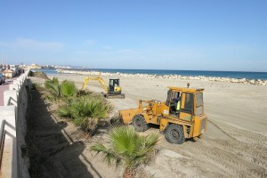 pulizia spiaggia davanti P.za V. Emanuele